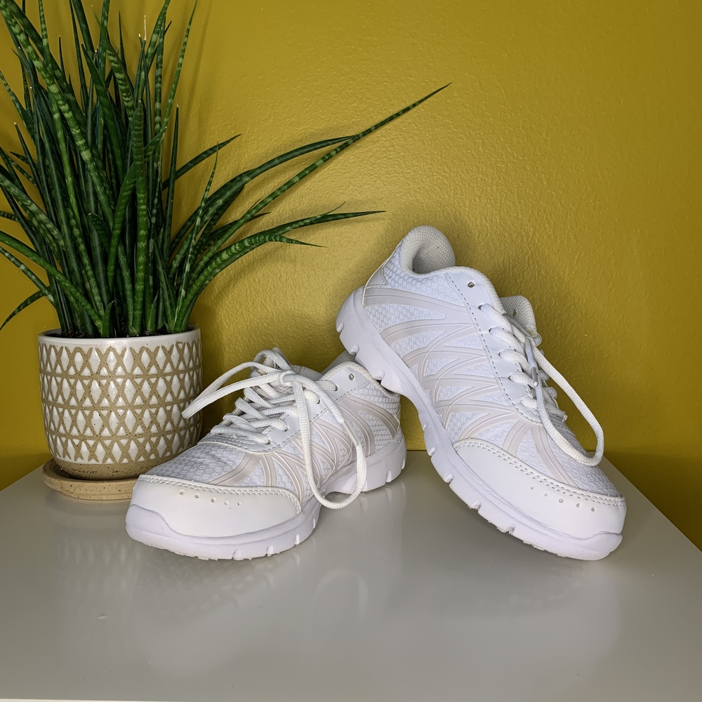 WHITE RUNNING SHOES